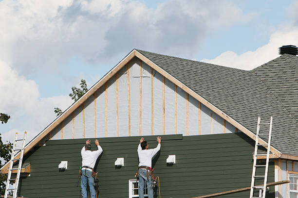 Professional Emergency Siding Repair technician working in Roselle, NJ